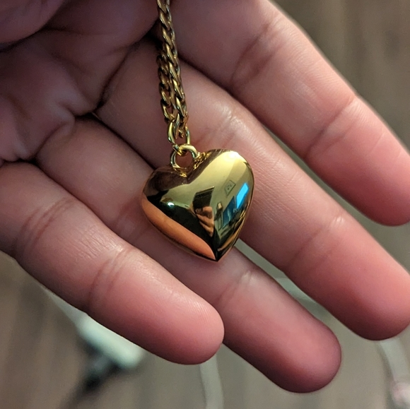 Louis Vuitton Authentic Gold Heart Choker necklace - Picture 4 of 10